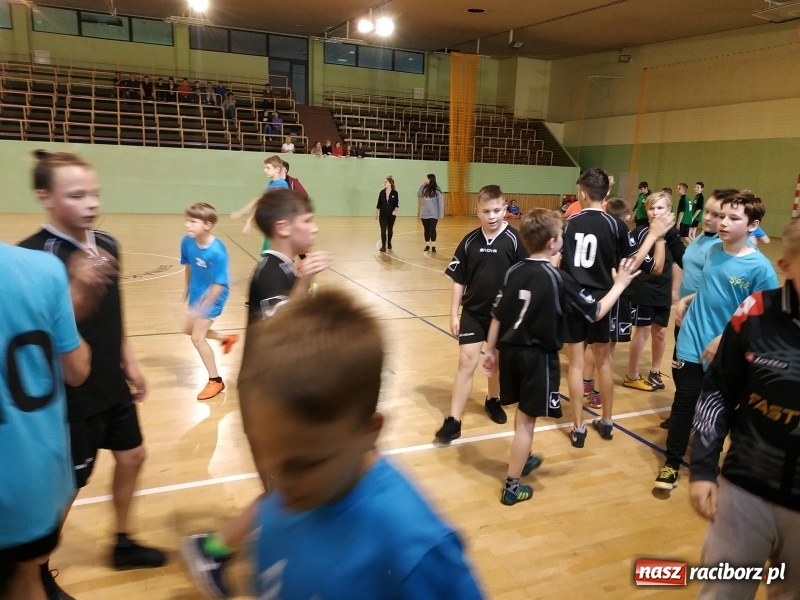 Zdjęcie w galerii na portalu naszraciborz.pl: Młodzi szczypiorniści rywalizowali w Kuźni Raciborskiej  wiadomości z regionu