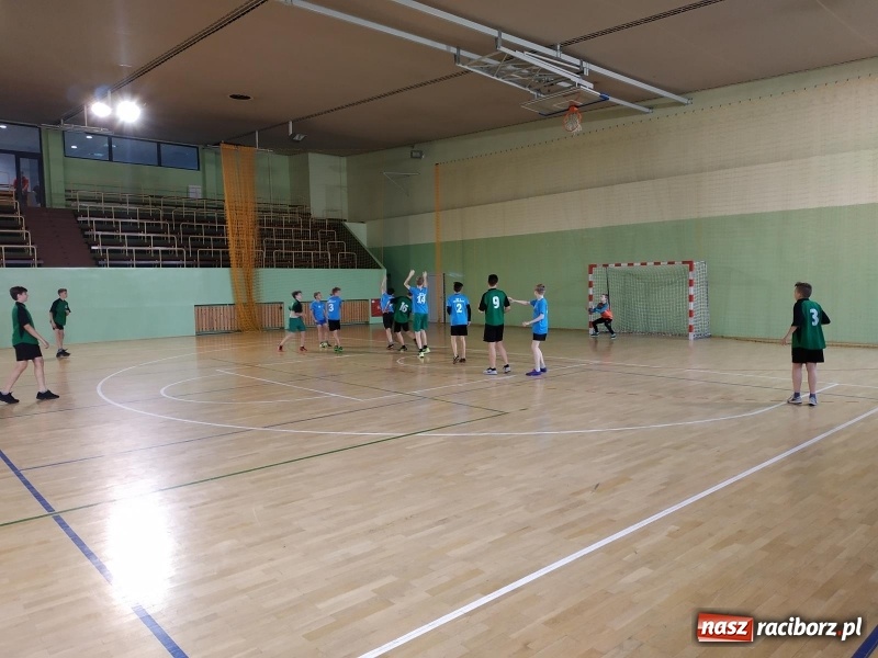 Zdjęcie w galerii na portalu naszraciborz.pl: Młodzi szczypiorniści rywalizowali w Kuźni Raciborskiej  wiadomości z regionu