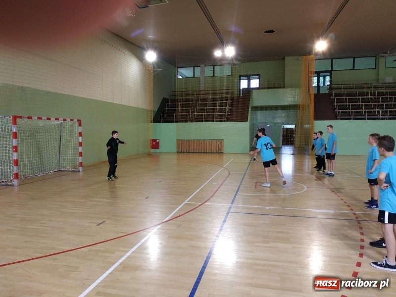 Zdjęcie w galerii na portalu naszraciborz.pl: Młodzi szczypiorniści rywalizowali w Kuźni Raciborskiej  wiadomości z regionu