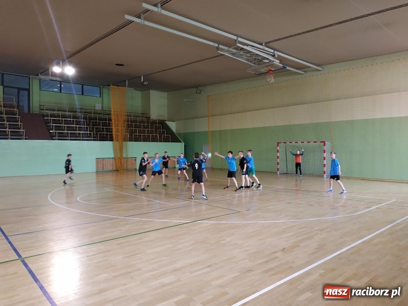 Zdjęcie w galerii na portalu naszraciborz.pl: Młodzi szczypiorniści rywalizowali w Kuźni Raciborskiej  wiadomości z regionu