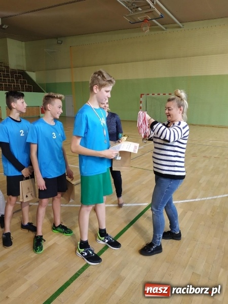 Zdjęcie w galerii na portalu naszraciborz.pl: Młodzi szczypiorniści rywalizowali w Kuźni Raciborskiej  wiadomości z regionu