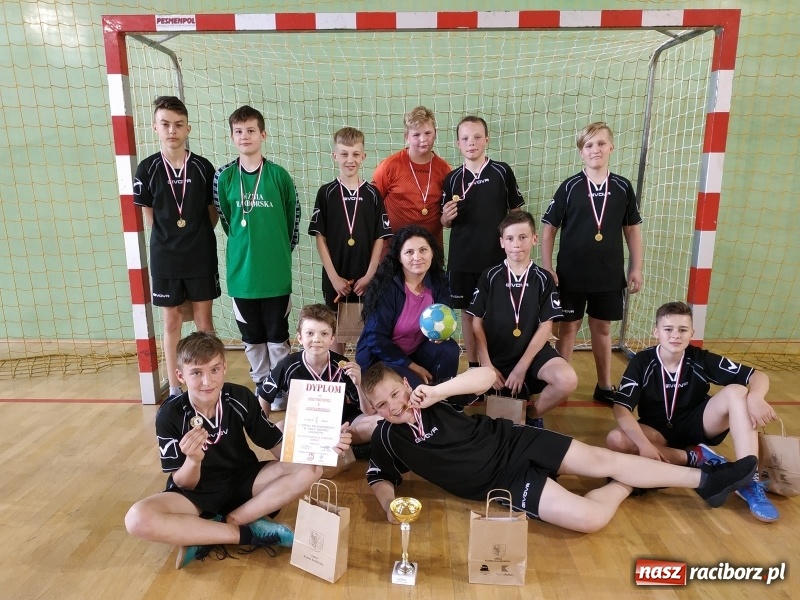 Zdjęcie w galerii na portalu naszraciborz.pl: Młodzi szczypiorniści rywalizowali w Kuźni Raciborskiej  wiadomości z regionu