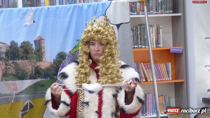 Zdjęcie w galerii na portalu naszraciborz.pl: SmoG Wawelski straszył w bibliotece na Ostrogu wiadomości z regionu