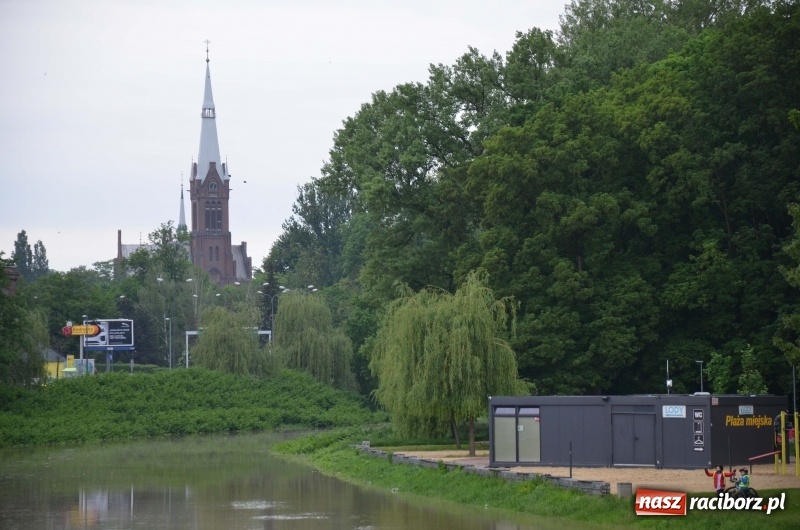 Zdjęcie w galerii na portalu naszraciborz.pl: Pogotowie przeciwpowodziowe w Turzu i Rudzie. Polder w gotowości. Plaża bez obrony  wiadomości z regionu