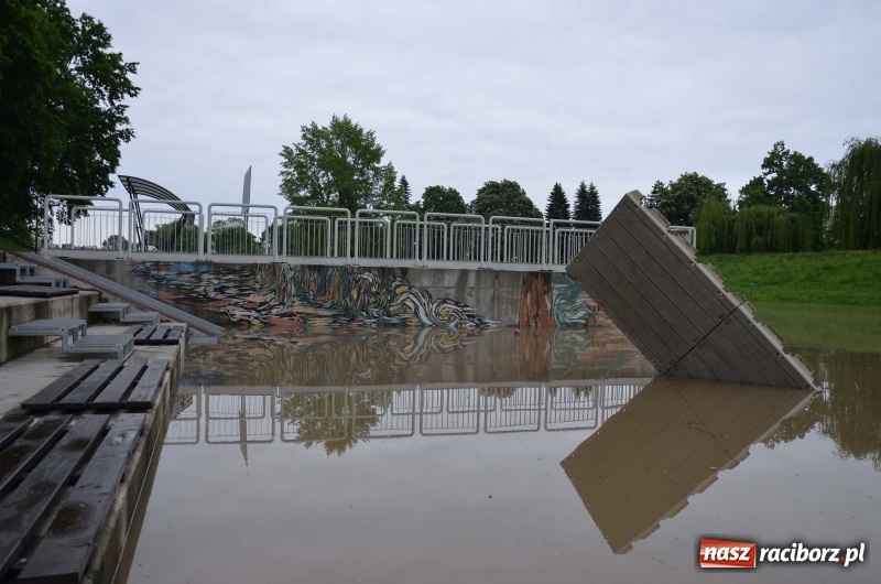 Zdjęcie w galerii na portalu naszraciborz.pl: Pogotowie przeciwpowodziowe w Turzu i Rudzie. Polder w gotowości. Plaża bez obrony  wiadomości z regionu