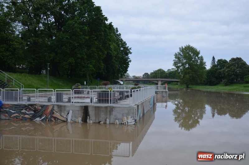 Zdjęcie w galerii na portalu naszraciborz.pl: Pogotowie przeciwpowodziowe w Turzu i Rudzie. Polder w gotowości. Plaża bez obrony  wiadomości z regionu