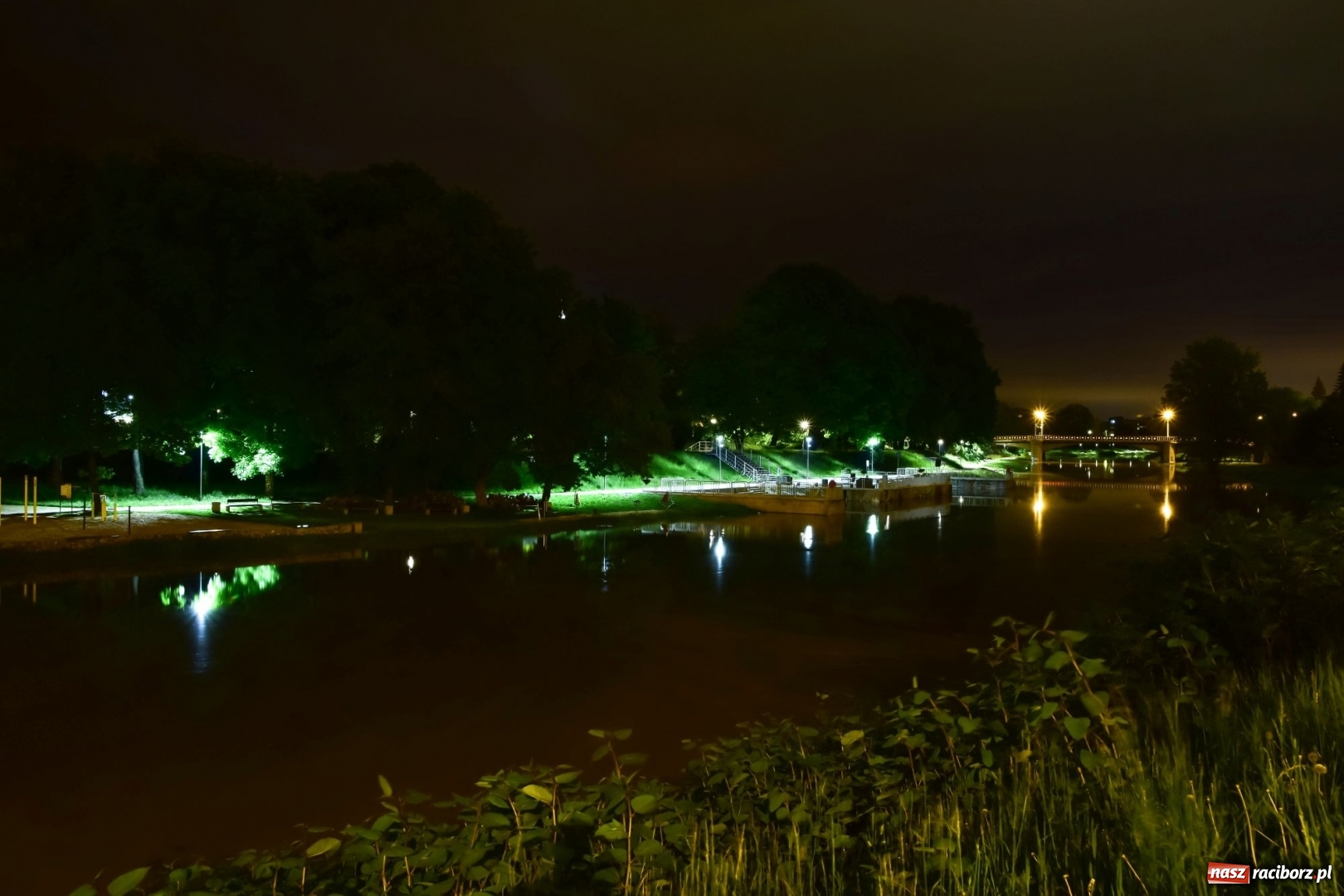 Zdjęcie w galerii na portalu naszraciborz.pl: Nocą kajakiem po wezbranej Odrze. Woda podnosiła się w oczach [FOTO] wiadomości z regionu