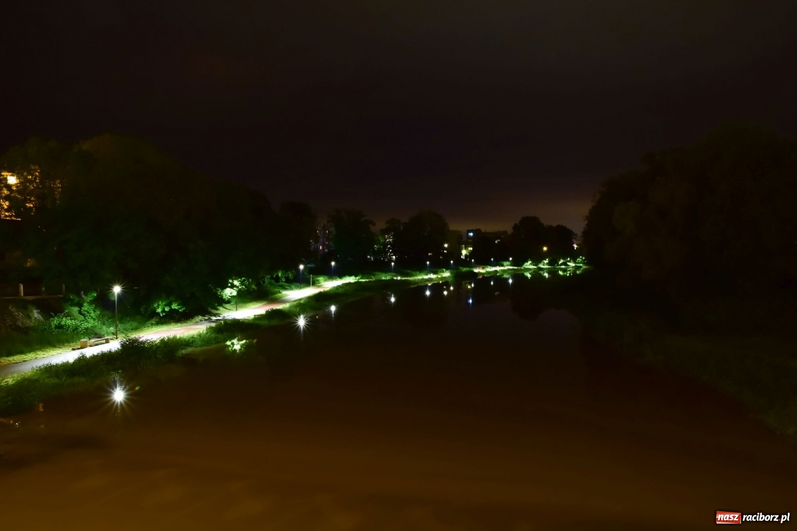 Zdjęcie w galerii na portalu naszraciborz.pl: Nocą kajakiem po wezbranej Odrze. Woda podnosiła się w oczach [FOTO] wiadomości z regionu