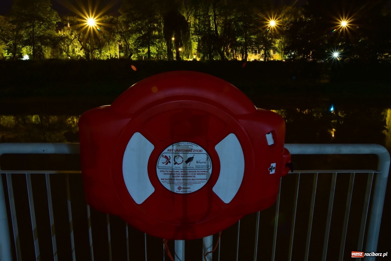 Zdjęcie w galerii na portalu naszraciborz.pl: Nocą kajakiem po wezbranej Odrze. Woda podnosiła się w oczach [FOTO] wiadomości z regionu