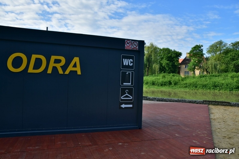 Zdjęcie w galerii na portalu naszraciborz.pl: Odra podtopiła plażę w parku Zamkowym  wiadomości z regionu