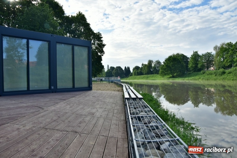 Zdjęcie w galerii na portalu naszraciborz.pl: Odra podtopiła plażę w parku Zamkowym  wiadomości z regionu
