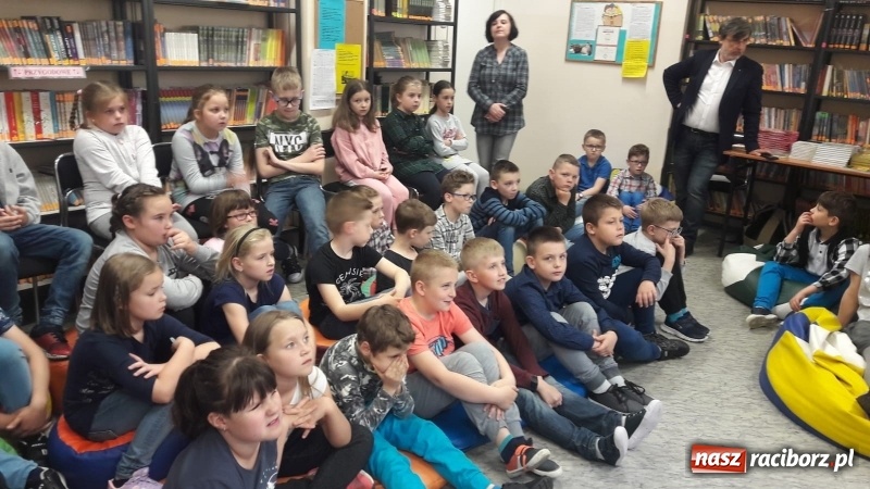 Zdjęcie w galerii na portalu naszraciborz.pl: Agnieszka Frączek gościem raciborskiej SP 15 wiadomości z regionu