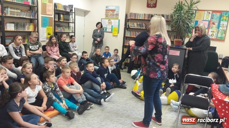 Zdjęcie w galerii na portalu naszraciborz.pl: Agnieszka Frączek gościem raciborskiej SP 15 wiadomości z regionu