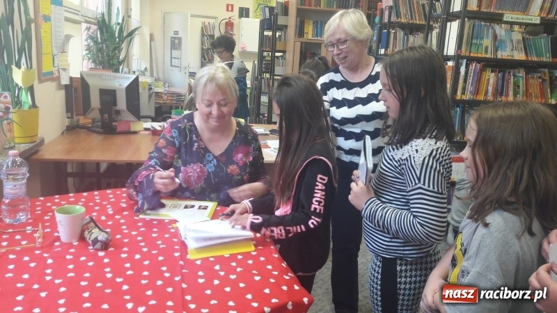 Zdjęcie w galerii na portalu naszraciborz.pl: Agnieszka Frączek gościem raciborskiej SP 15 wiadomości z regionu