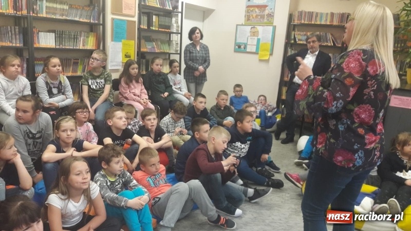 Zdjęcie w galerii na portalu naszraciborz.pl: Agnieszka Frączek gościem raciborskiej SP 15 wiadomości z regionu