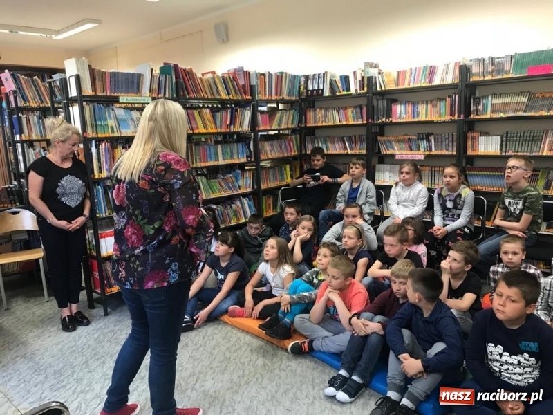 Zdjęcie w galerii na portalu naszraciborz.pl: Agnieszka Frączek gościem raciborskiej SP 15 wiadomości z regionu