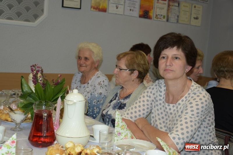 Zdjęcie w galerii na portalu naszraciborz.pl: Krzyżanowickie Koło Gospodyń Wiejskich świętowało Dzień Matki wiadomości z regionu