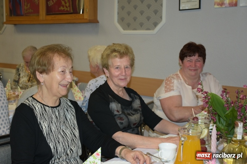 Zdjęcie w galerii na portalu naszraciborz.pl: Krzyżanowickie Koło Gospodyń Wiejskich świętowało Dzień Matki wiadomości z regionu