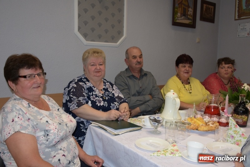 Zdjęcie w galerii na portalu naszraciborz.pl: Krzyżanowickie Koło Gospodyń Wiejskich świętowało Dzień Matki wiadomości z regionu