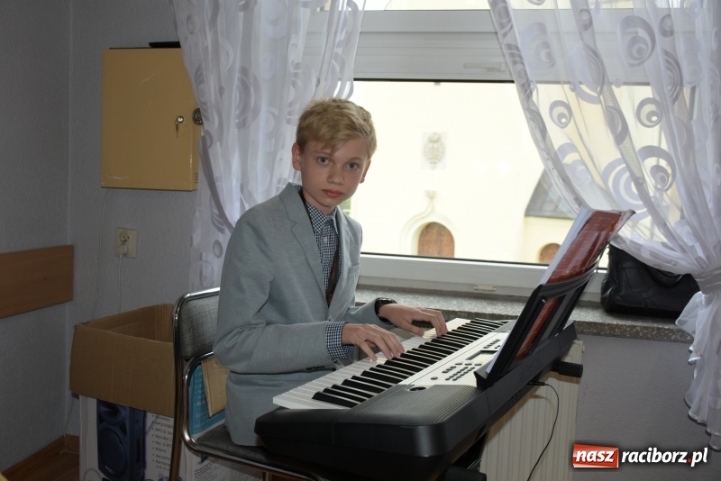 Zdjęcie w galerii na portalu naszraciborz.pl: Krzyżanowickie Koło Gospodyń Wiejskich świętowało Dzień Matki wiadomości z regionu