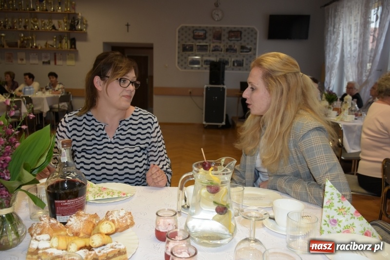 Zdjęcie w galerii na portalu naszraciborz.pl: Krzyżanowickie Koło Gospodyń Wiejskich świętowało Dzień Matki wiadomości z regionu