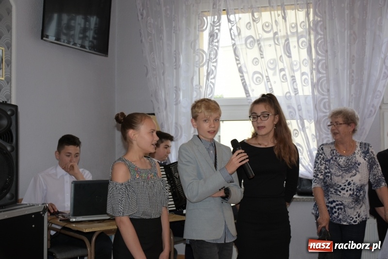 Zdjęcie w galerii na portalu naszraciborz.pl: Krzyżanowickie Koło Gospodyń Wiejskich świętowało Dzień Matki wiadomości z regionu