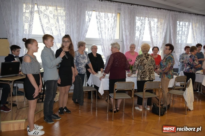 Zdjęcie w galerii na portalu naszraciborz.pl: Krzyżanowickie Koło Gospodyń Wiejskich świętowało Dzień Matki wiadomości z regionu