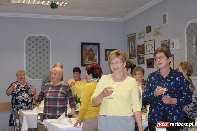 Zdjęcie w galerii na portalu naszraciborz.pl: Krzyżanowickie Koło Gospodyń Wiejskich świętowało Dzień Matki wiadomości z regionu