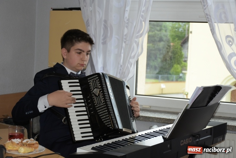 Zdjęcie w galerii na portalu naszraciborz.pl: Krzyżanowickie Koło Gospodyń Wiejskich świętowało Dzień Matki wiadomości z regionu