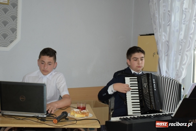 Zdjęcie w galerii na portalu naszraciborz.pl: Krzyżanowickie Koło Gospodyń Wiejskich świętowało Dzień Matki wiadomości z regionu