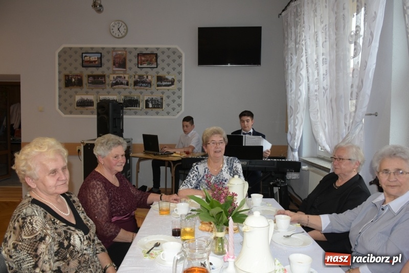 Zdjęcie w galerii na portalu naszraciborz.pl: Krzyżanowickie Koło Gospodyń Wiejskich świętowało Dzień Matki wiadomości z regionu