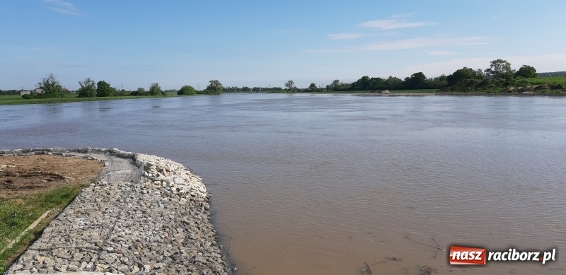 Zdjęcie w galerii na portalu naszraciborz.pl: Zapora czołowa zbiornika Racibórz podczas wezbrania [WIDEO]  wiadomości z regionu