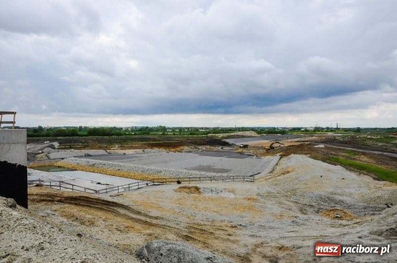 Zdjęcie w galerii na portalu naszraciborz.pl: Zapora czołowa zbiornika Racibórz podczas wezbrania [WIDEO]  wiadomości z regionu