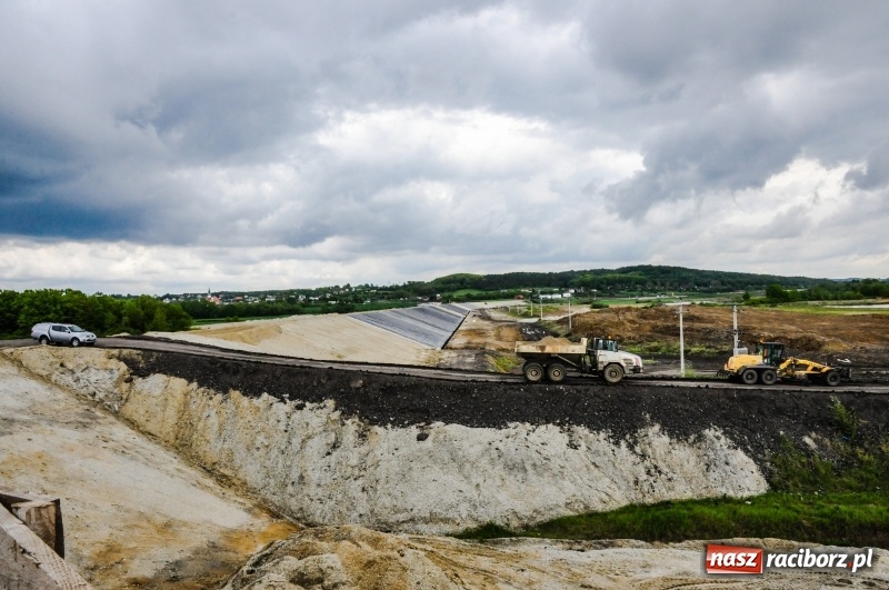 Zdjęcie w galerii na portalu naszraciborz.pl: Zapora czołowa zbiornika Racibórz podczas wezbrania [WIDEO]  wiadomości z regionu