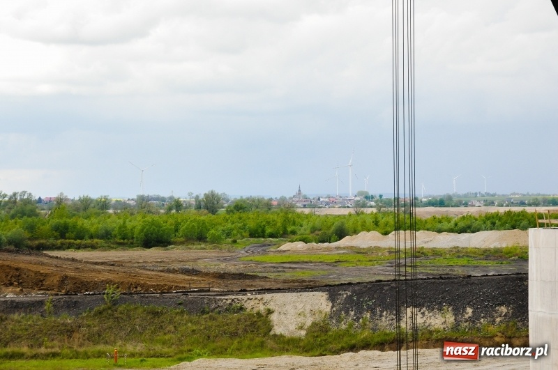 Zdjęcie w galerii na portalu naszraciborz.pl: Zapora czołowa zbiornika Racibórz podczas wezbrania [WIDEO]  wiadomości z regionu