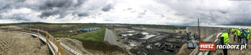 Zdjęcie w galerii na portalu naszraciborz.pl: Zapora czołowa zbiornika Racibórz podczas wezbrania [WIDEO]  wiadomości z regionu