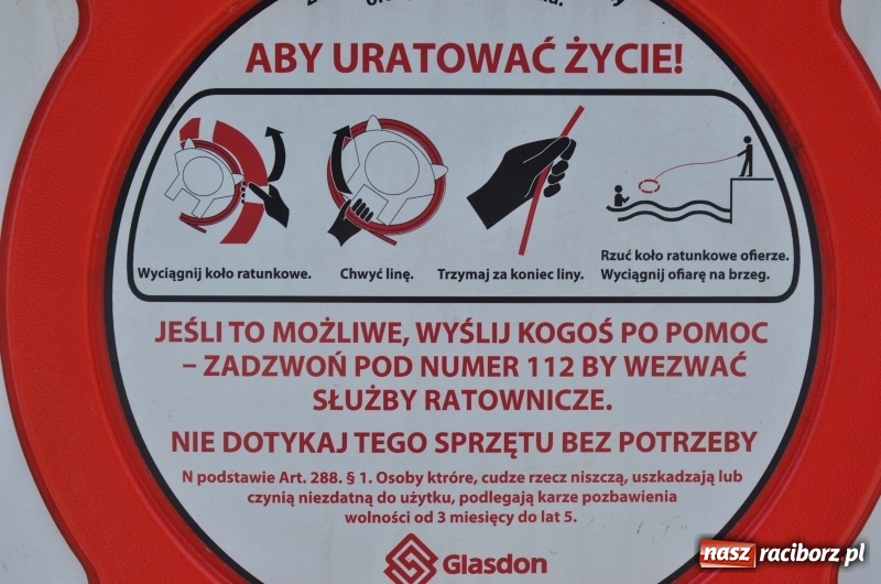 Zdjęcie w galerii na portalu naszraciborz.pl: Wezbranie 2019 - najwyższy stan na Odrze miejskiej. Wizyta komendanta głównego straży pożarnej wiadomości z regionu