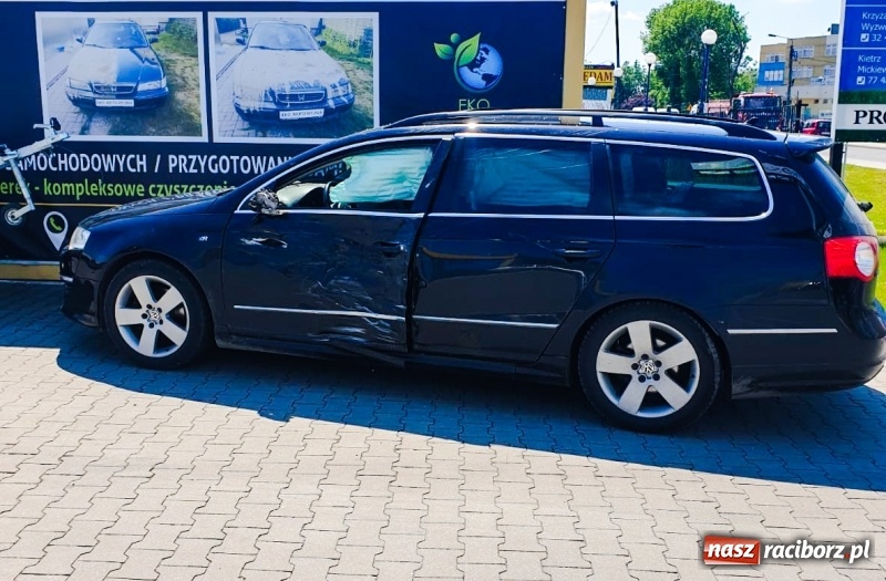 Zdjęcie w galerii na portalu naszraciborz.pl: Zderzenie vw passata i motocykla na Rudzkiej  wiadomości z regionu