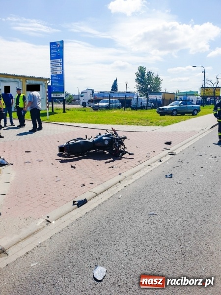 Zdjęcie w galerii na portalu naszraciborz.pl: Zderzenie vw passata i motocykla na Rudzkiej  wiadomości z regionu