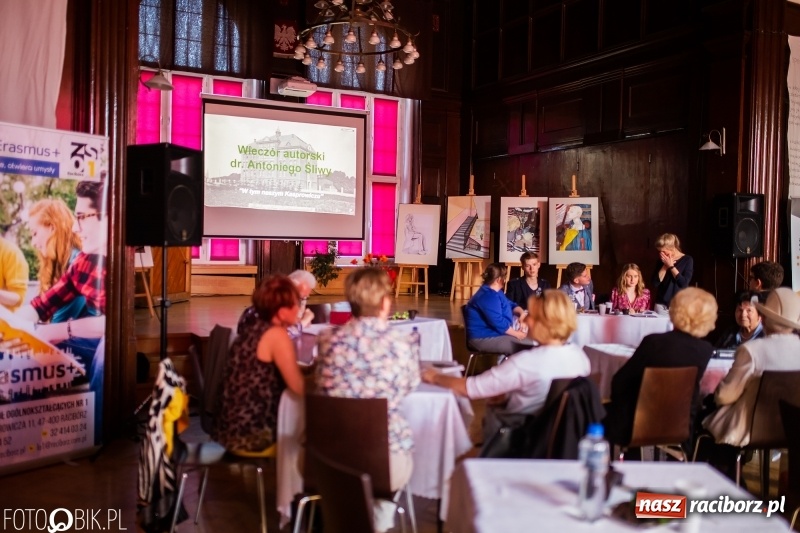 Zdjęcie w galerii na portalu naszraciborz.pl: W tym naszym Kasprowiczu. Wieczór autorski dr Antoniego Śliwy w I LO wiadomości z regionu