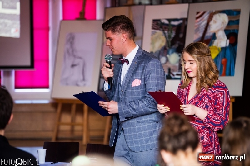 Zdjęcie w galerii na portalu naszraciborz.pl: W tym naszym Kasprowiczu. Wieczór autorski dr Antoniego Śliwy w I LO wiadomości z regionu