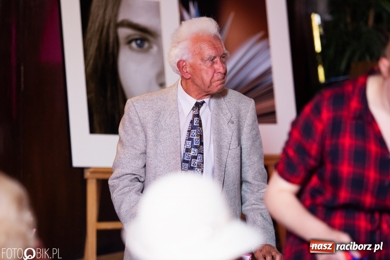 Zdjęcie w galerii na portalu naszraciborz.pl: W tym naszym Kasprowiczu. Wieczór autorski dr Antoniego Śliwy w I LO wiadomości z regionu