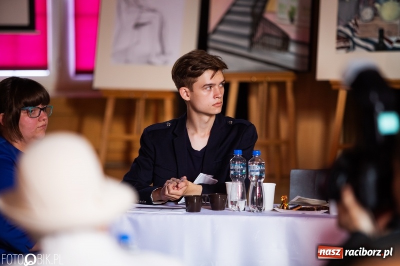 Zdjęcie w galerii na portalu naszraciborz.pl: W tym naszym Kasprowiczu. Wieczór autorski dr Antoniego Śliwy w I LO wiadomości z regionu