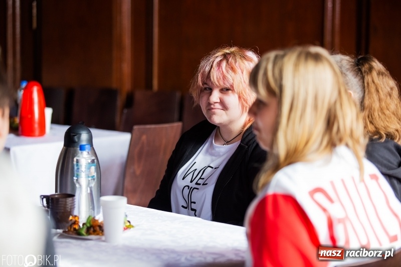 Zdjęcie w galerii na portalu naszraciborz.pl: W tym naszym Kasprowiczu. Wieczór autorski dr Antoniego Śliwy w I LO wiadomości z regionu