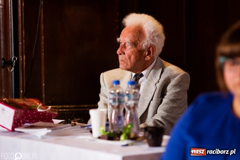 Zdjęcie w galerii na portalu naszraciborz.pl: W tym naszym Kasprowiczu. Wieczór autorski dr Antoniego Śliwy w I LO wiadomości z regionu