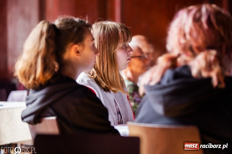 Zdjęcie w galerii na portalu naszraciborz.pl: W tym naszym Kasprowiczu. Wieczór autorski dr Antoniego Śliwy w I LO wiadomości z regionu