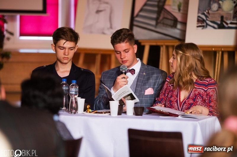 Zdjęcie w galerii na portalu naszraciborz.pl: W tym naszym Kasprowiczu. Wieczór autorski dr Antoniego Śliwy w I LO wiadomości z regionu