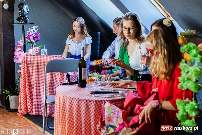 Zdjęcie w galerii na portalu naszraciborz.pl: Spektakl Fernando w wykonaniu grupy Irrealis w Pietraszynie wiadomości z regionu