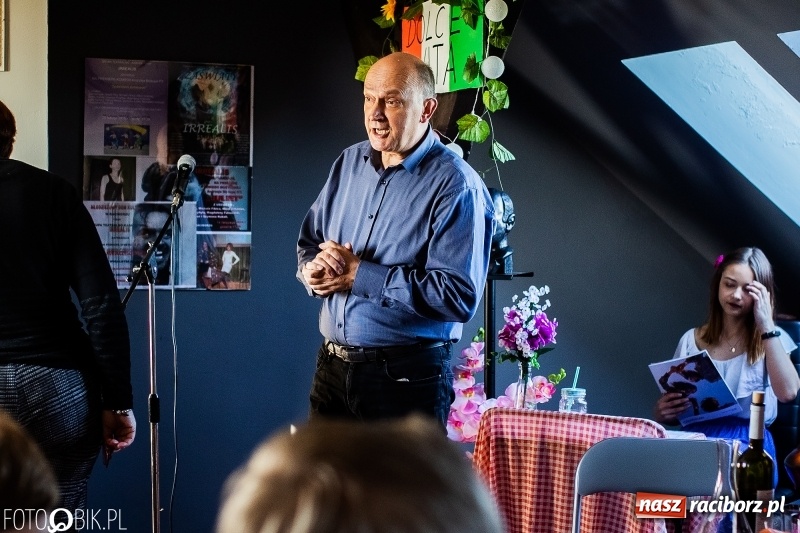 Zdjęcie w galerii na portalu naszraciborz.pl: Spektakl Fernando w wykonaniu grupy Irrealis w Pietraszynie wiadomości z regionu