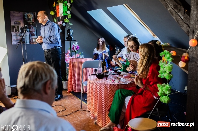 Zdjęcie w galerii na portalu naszraciborz.pl: Spektakl Fernando w wykonaniu grupy Irrealis w Pietraszynie wiadomości z regionu